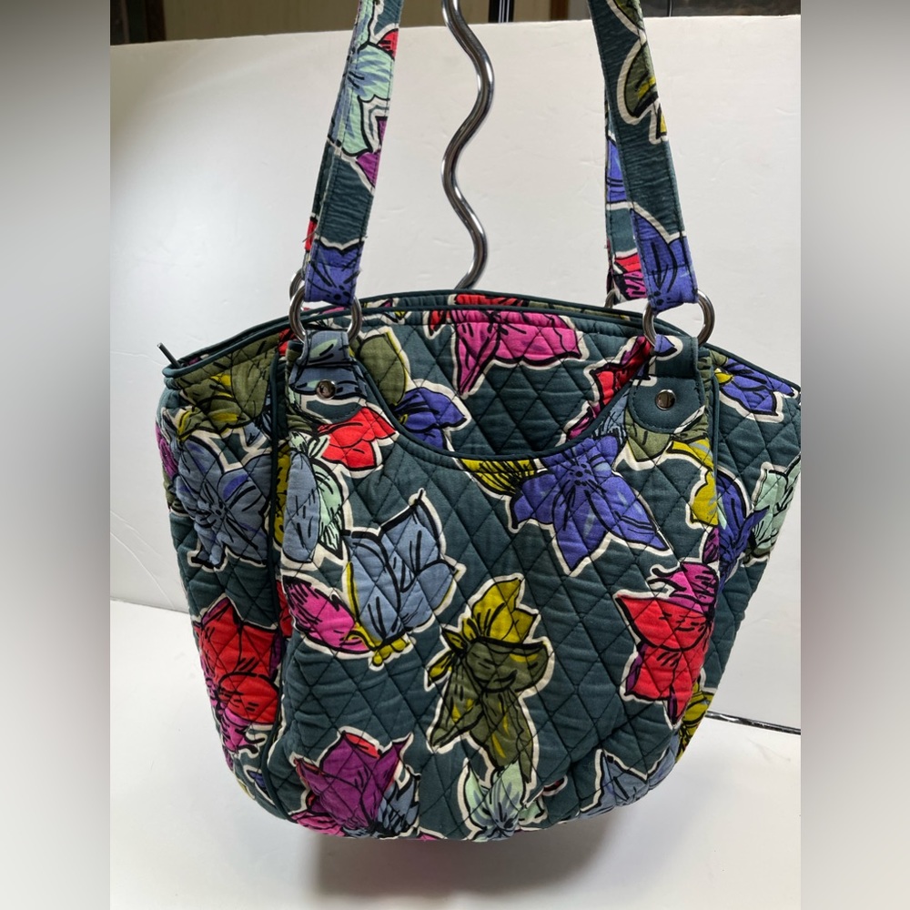 Vera Bradley tote Satchel multi color outside pockets. zip top